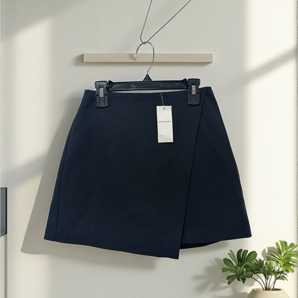 Abercrombie & Fitch Elegant Black Skort